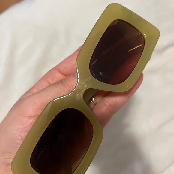 Light green sunglasses - Picture 2 of 3